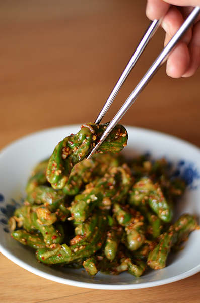 Kkwarigochu muchim | www.kimchimom.com